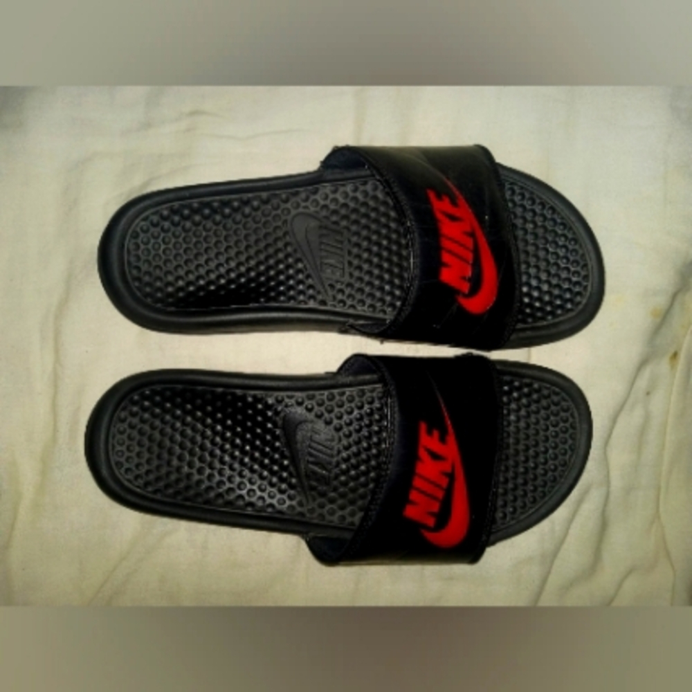 Men’s Size 8 Nike Benassi JDI Slides Black Challenge Red Slides 343880-060